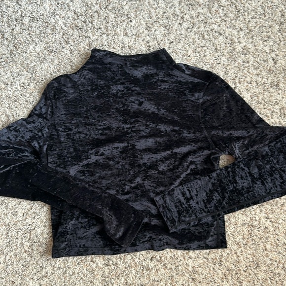 🎉Host Pick🎉 Lululemon Crushed Velvet Long Sleeve Crop Top - Picture 1 of 6